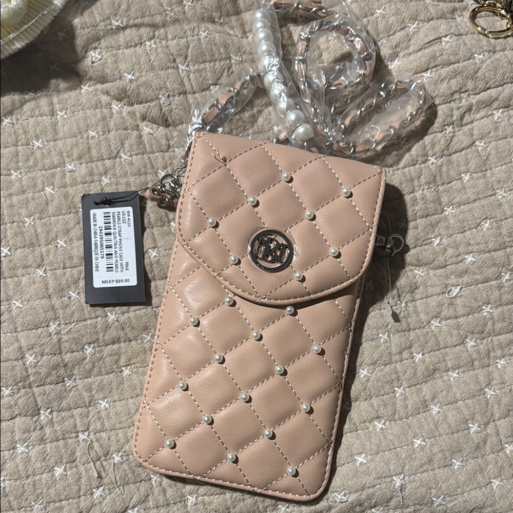 NWT Mischka Elegant Beige Quilted Crossbody Phone Bag